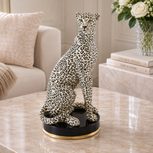 Statuetă decorativă „Leopard Alb” – Eleganță sălbatică în decorul tău