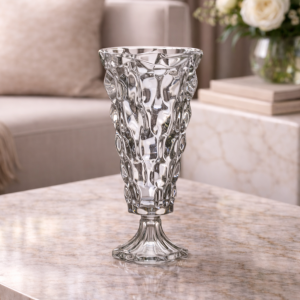 Vază decorativă din cristal Bohemia – model pe picior, design sculptat în valuri