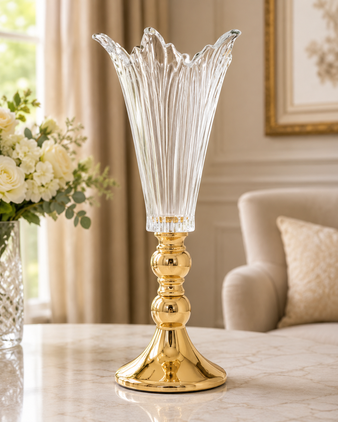 Vază Grecească pe Suport Auriu – Design Floral din Sticlă Transparentă