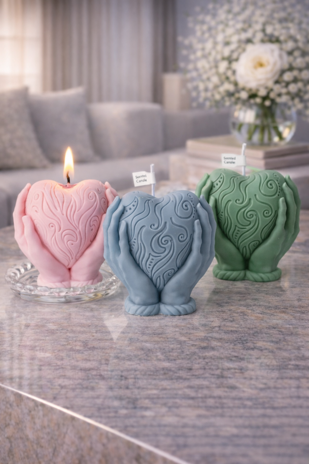 Lumânare decorativă „Inimă în mâini”