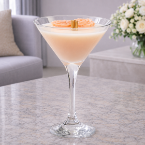 Lumânare decorativă în pahar tip cocktail, cu fitil de lemn