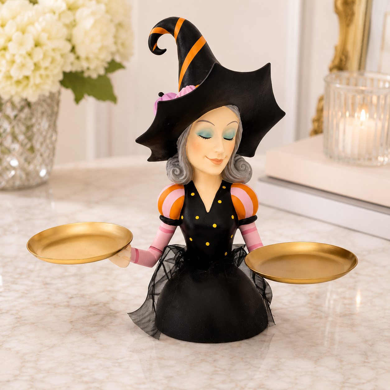 Statueta decorativa vrajitoare cu doua tavite aurii, decor Halloween