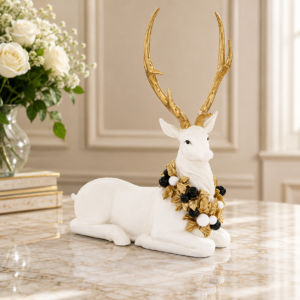 Figurină decorativă cerb alb cu coarne aurii – model premium