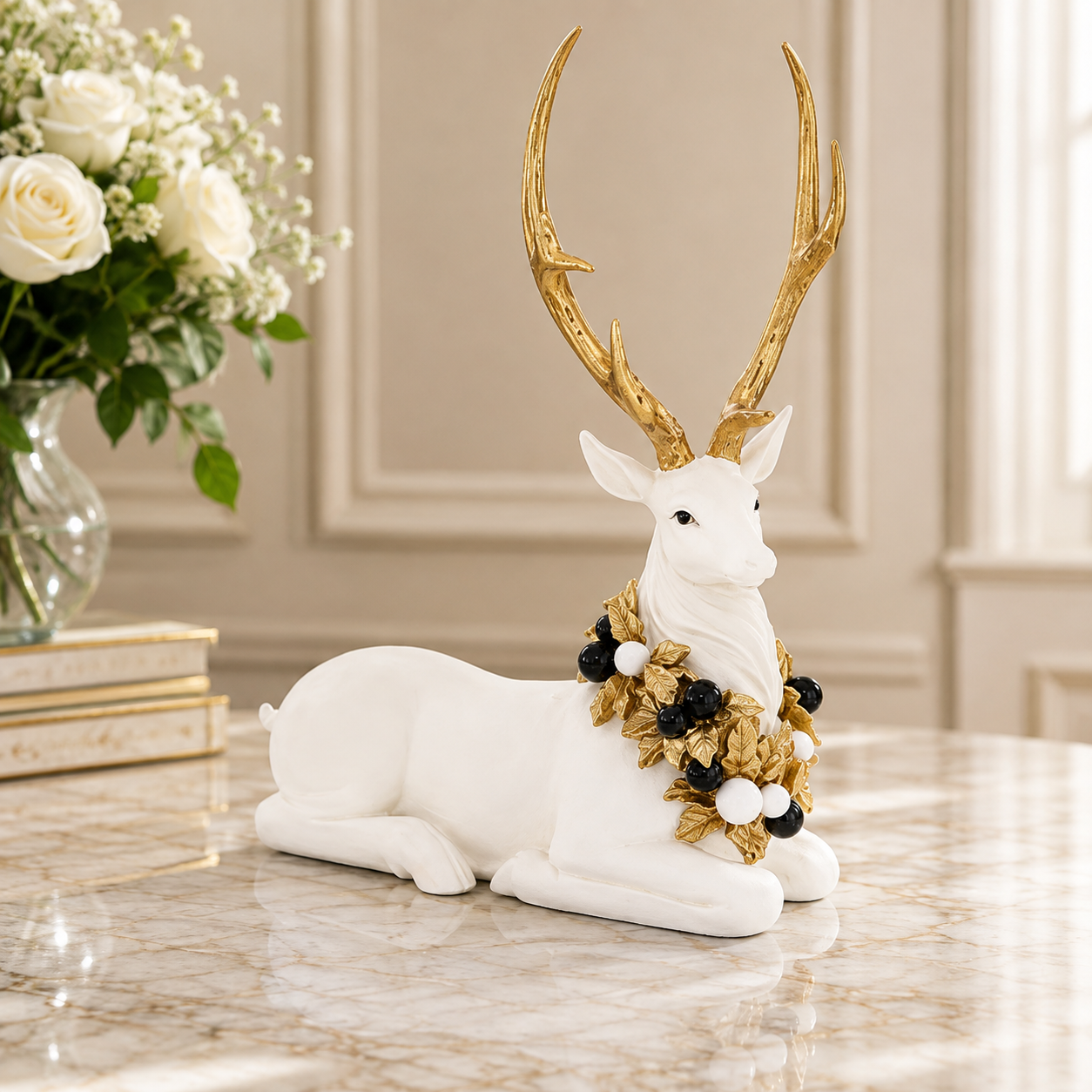 Figurină decorativă cerb alb cu coarne aurii – model premium