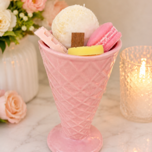 Lumânare Decorativă Handmade în Cupă Tip Înghețată – Design Desert, Decor Premium, Cadou Original