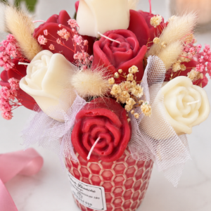 Buchet Lumanari Decorative Handmade in Suport Elegant – Trandafiri din Ceara, Decor Floral
