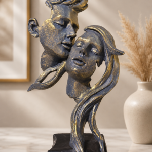 Statueta decorativa „Iubire Infinita” – Cuplu Indragostit, Gri Antichizat cu Accente Aurii
