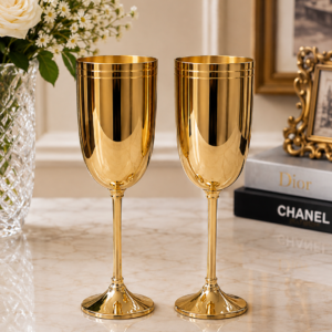 Set 2 pahare pentru sampanie placate cu aur, model Flute, picior inalt, finisaj auriu lucios, pentru El si Ea
