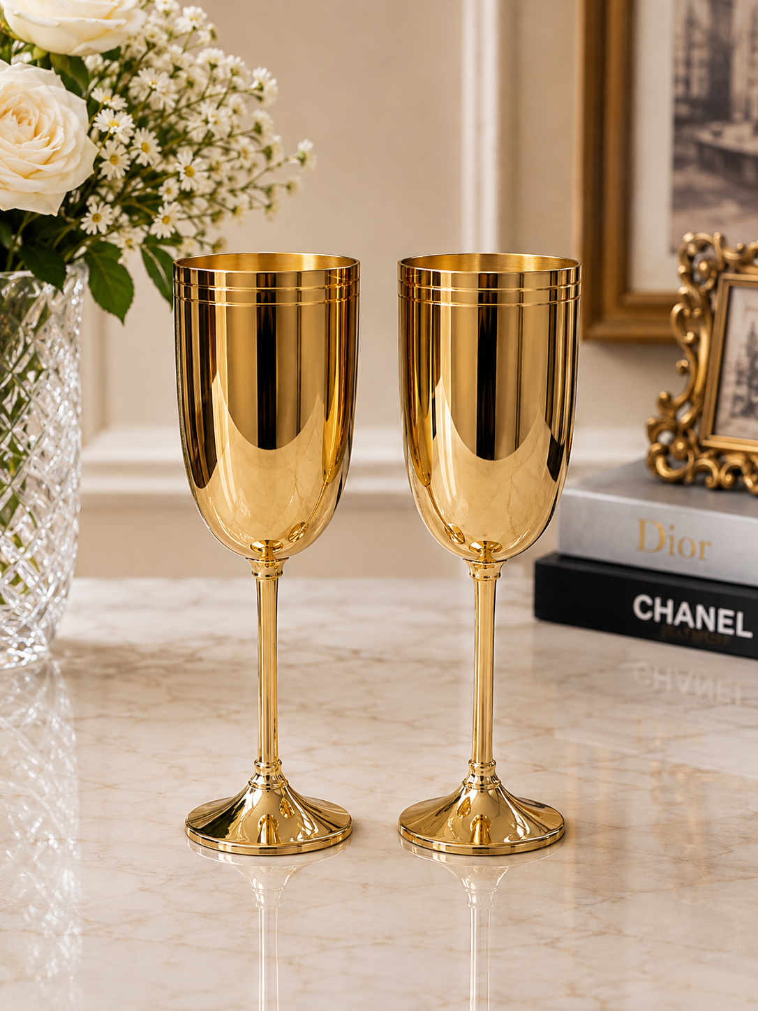 Set 2 pahare pentru sampanie placate cu aur, model Flute, picior inalt, finisaj auriu lucios, pentru El si Ea