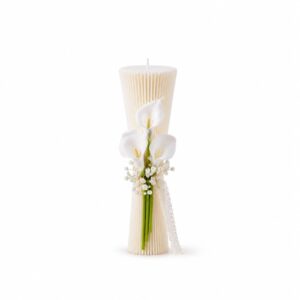 Lumânări decorative pentru nuntă, cu flori albe și detalii elegante